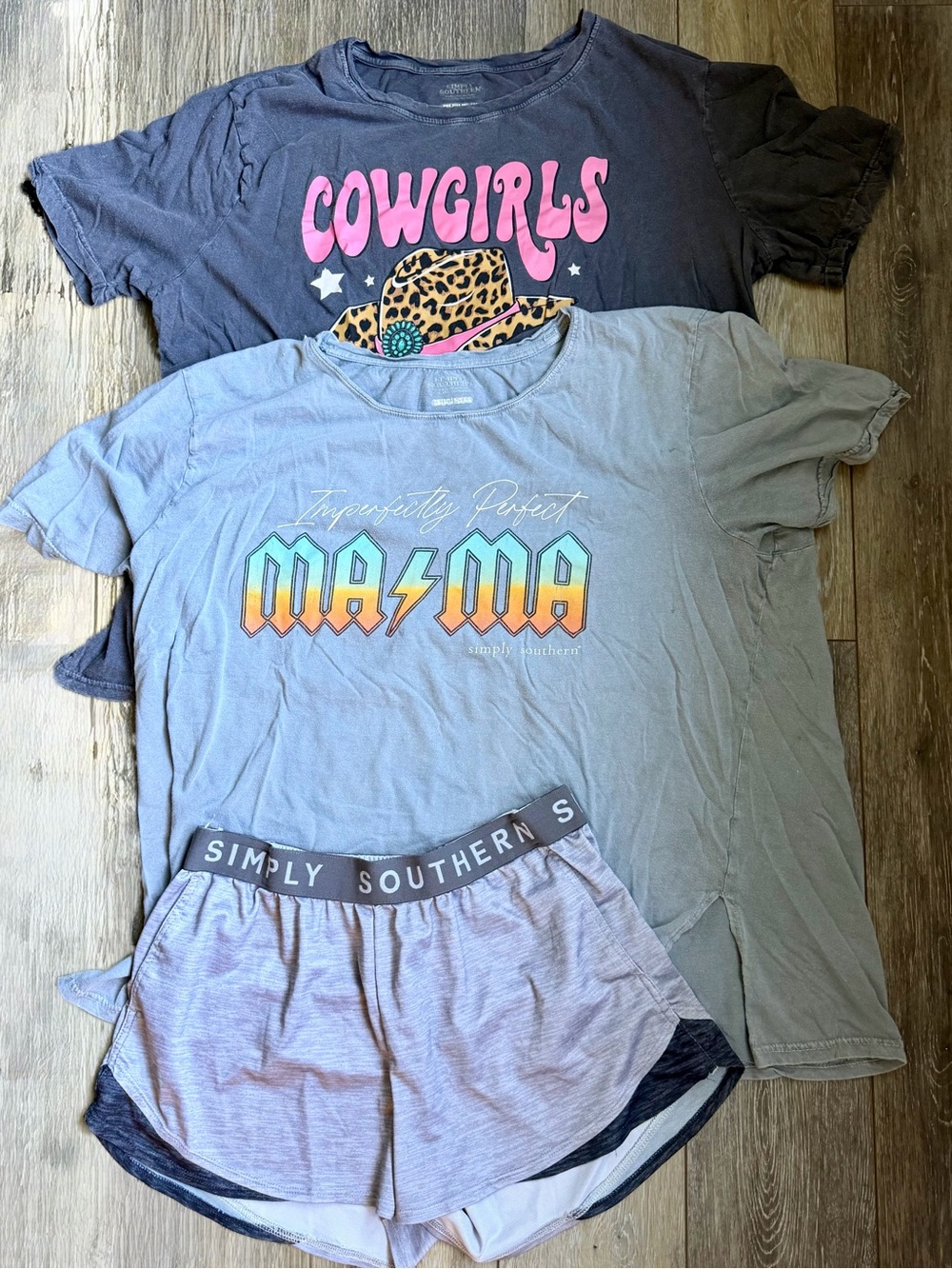 |25011| Simply Southern Clothing Lot